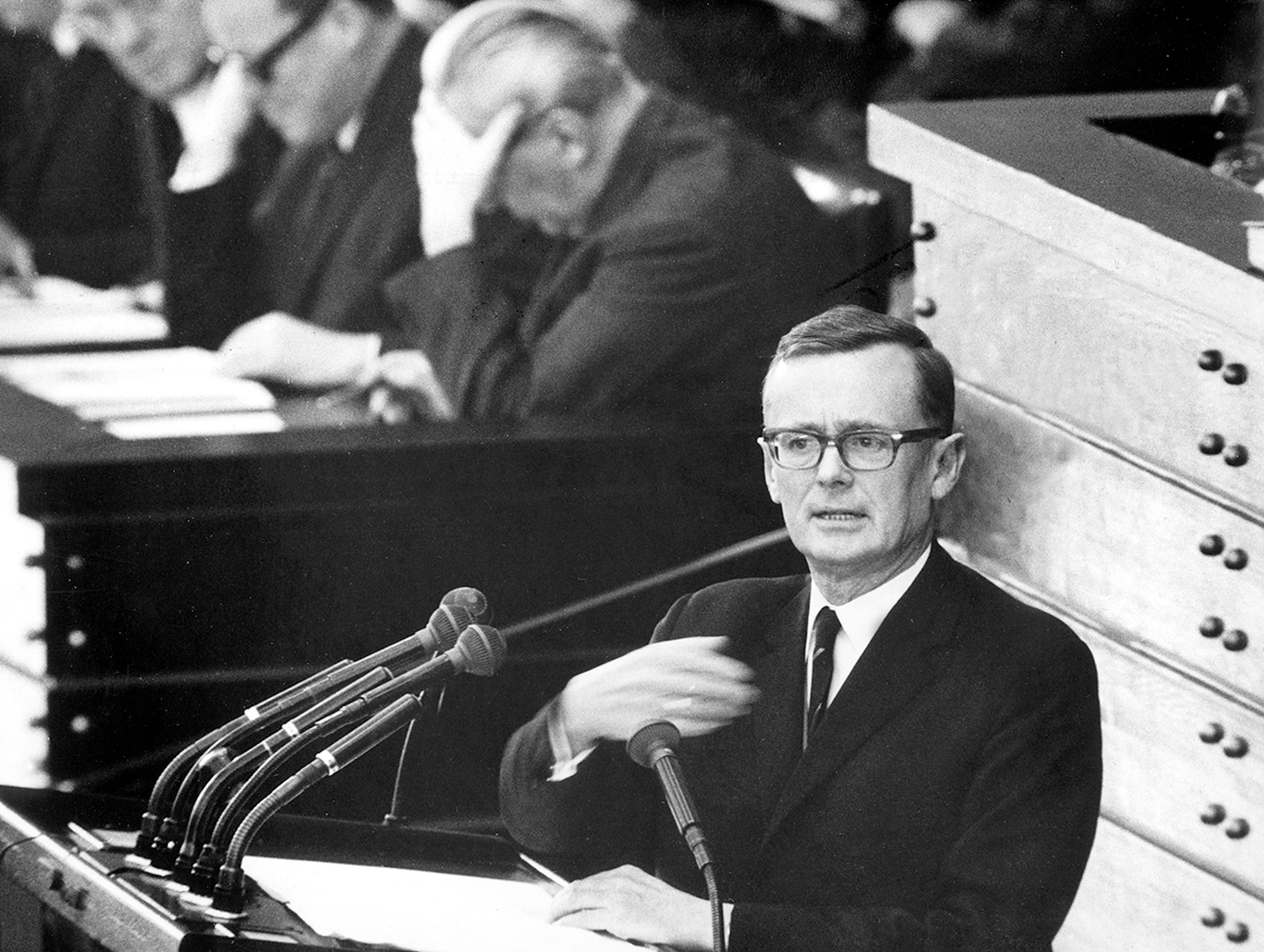 Advocate of an “enlightened market economy”: Karl Schiller, Federal Minister of Economics (1966-1971) and Federal Minister of Economics and Finance (1971-1972). ©picture-alliance / dpa | Egon Steiner