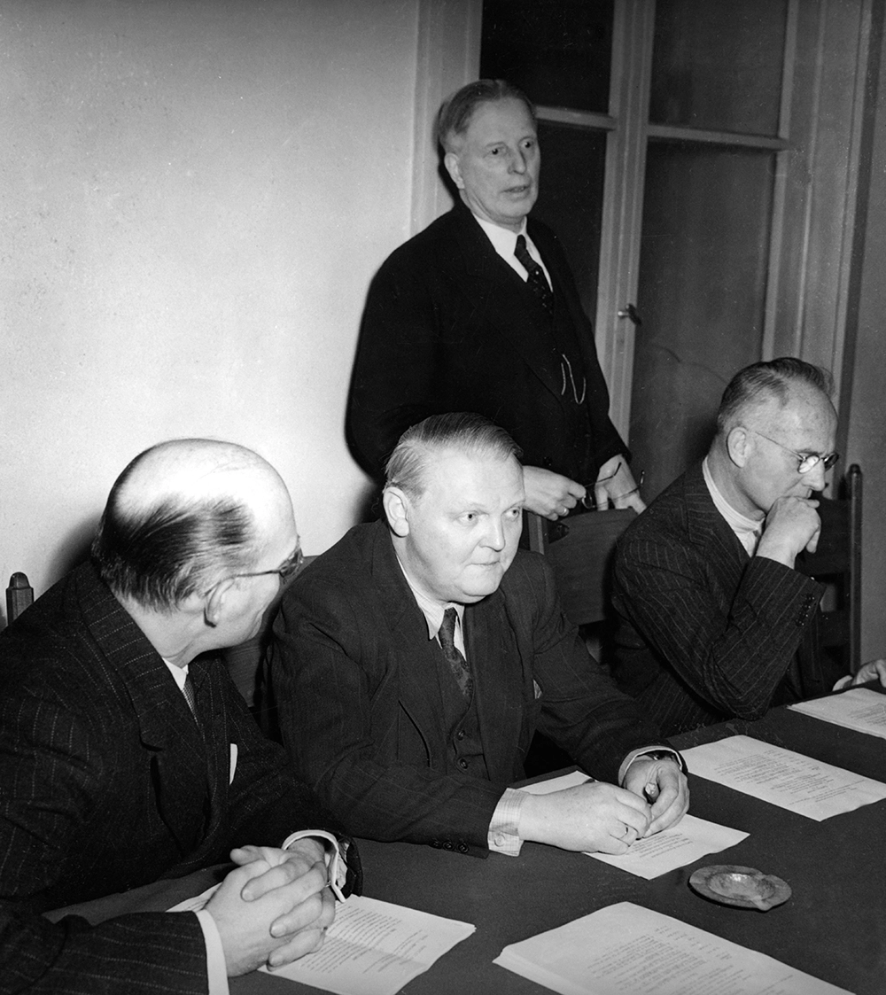 Ludwig Erhard (center) in February 1949 at a meeting of the Economic Council of the Bizone, to which the British-American military government had appointed him director in 1948 (left: Baron von Maltzan and William John Logan, behind Erhard: Paul Kollender). SZ Photo/Süddeutsche Zeitung Photo