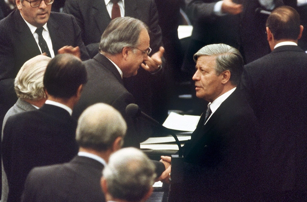 Helmut Schmidt gratuliert Helmut Kohl, Picture-Alliance / dpa | Jörg Schmitt