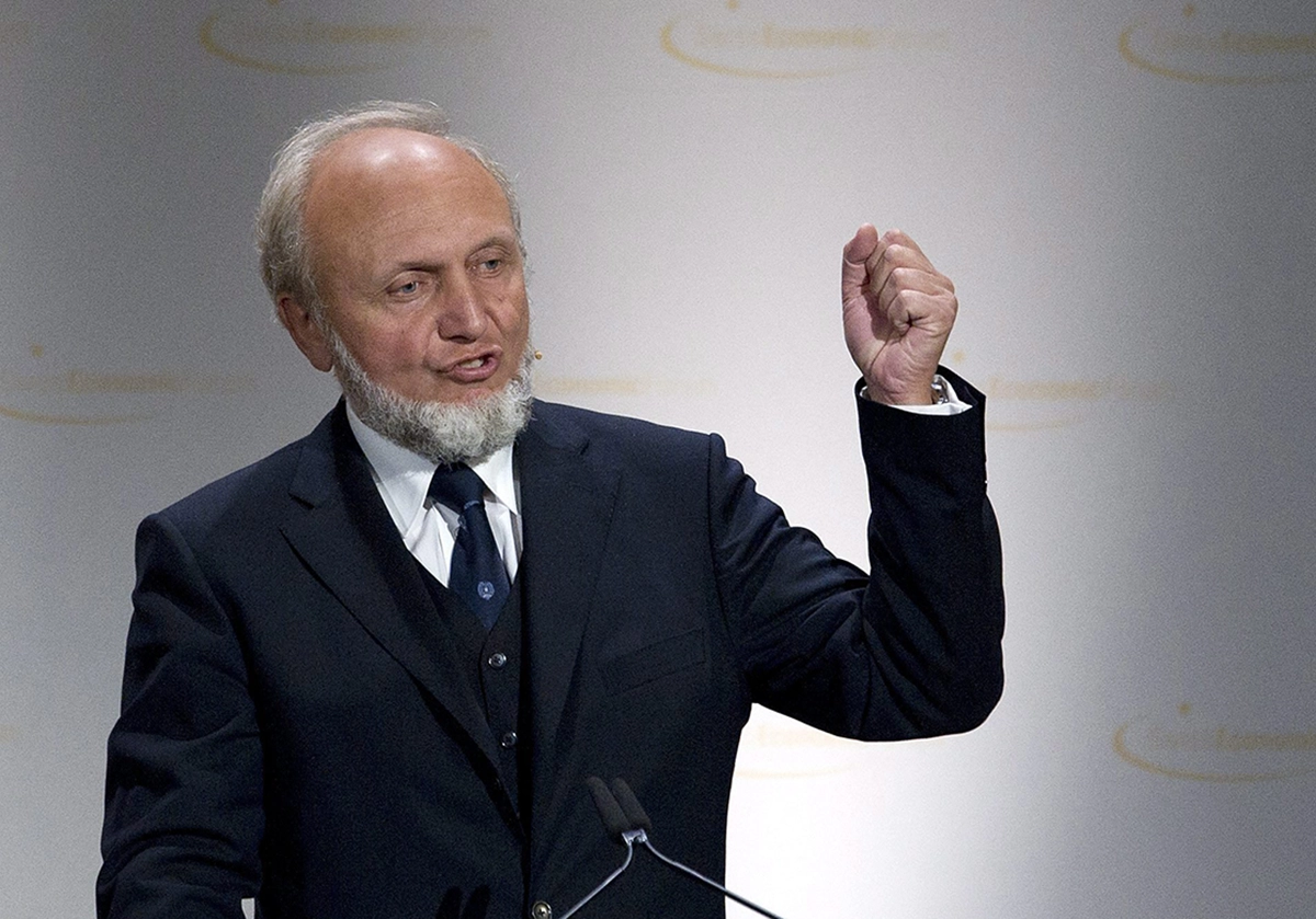 Hans-Werner Sinn during a speech, raising one arm slightly, picture alliance / dpa | Peter Schneider