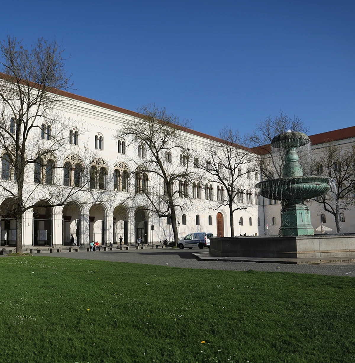 The LMU main building from the outside