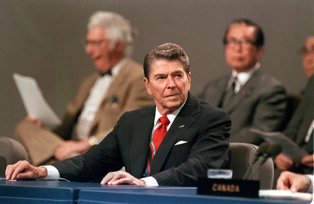 Präsident Reagan 1988 beim Weltwirtschaftsgipfel in Toronto, Bild: picture-alliance / dpa | Wolfgang Eilmes