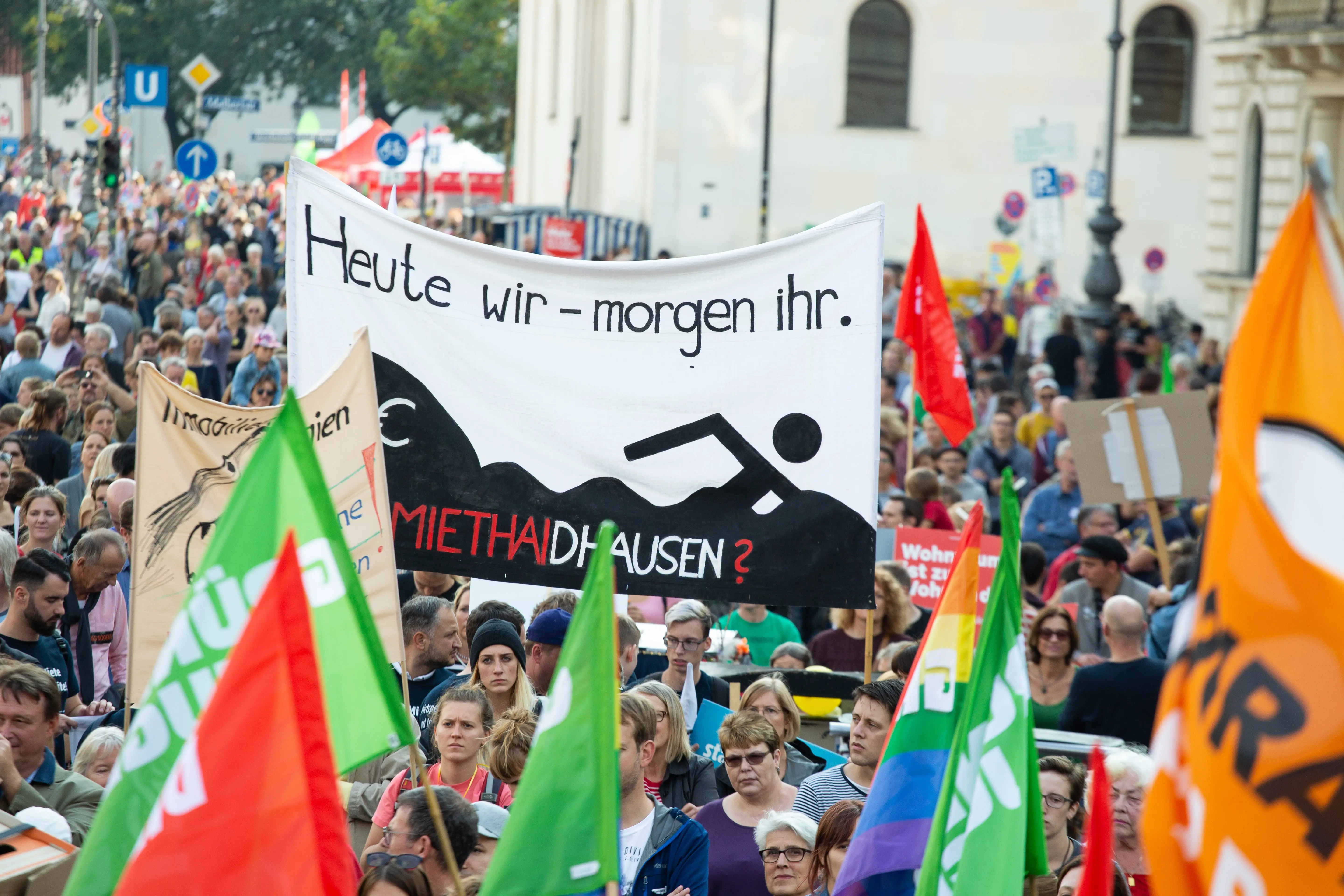 Protests in front of the Ludwig-Maximilians-Universität München, Picture alliance / NurPhoto | Alexander Pohl