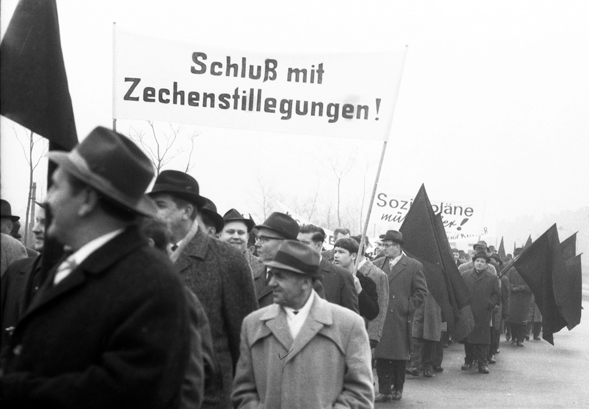 Demonstration gegen Zechenschließungen © picture alliance / Klaus Rose
