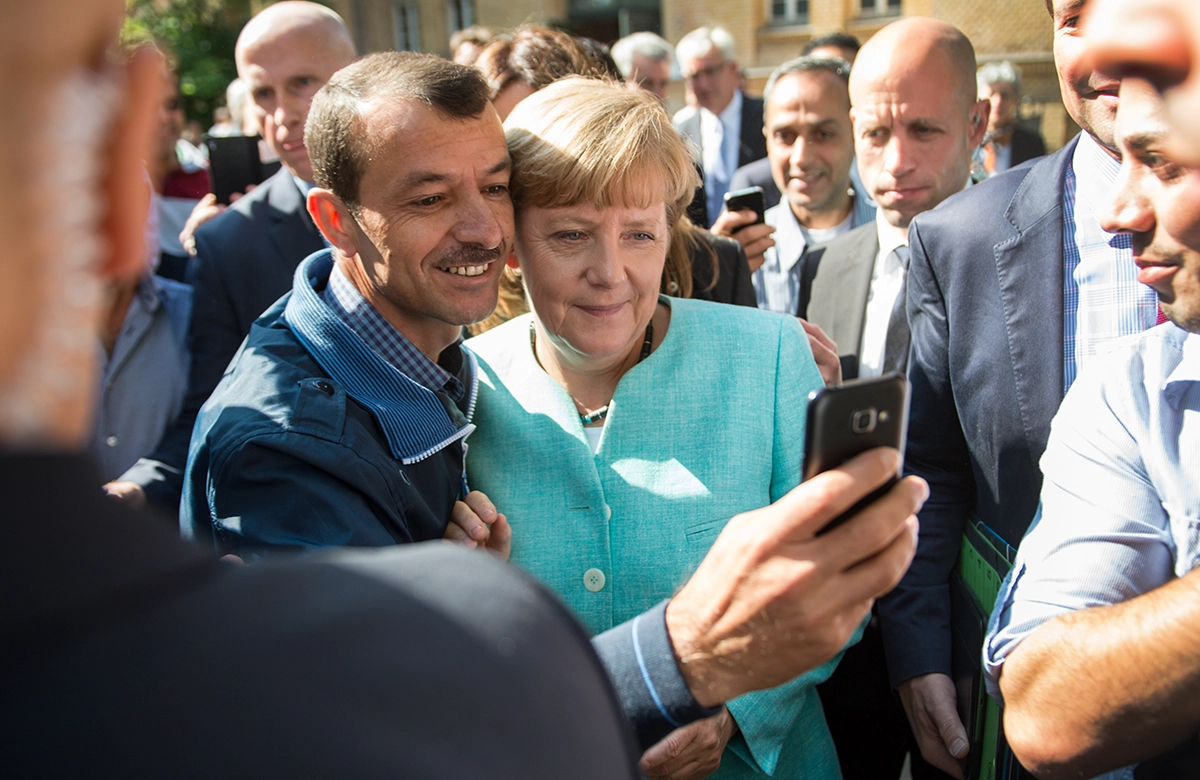 Angela Merkel taking a selfie with a refugee, picture alliance / dpa | Bernd Von Jutrczenka