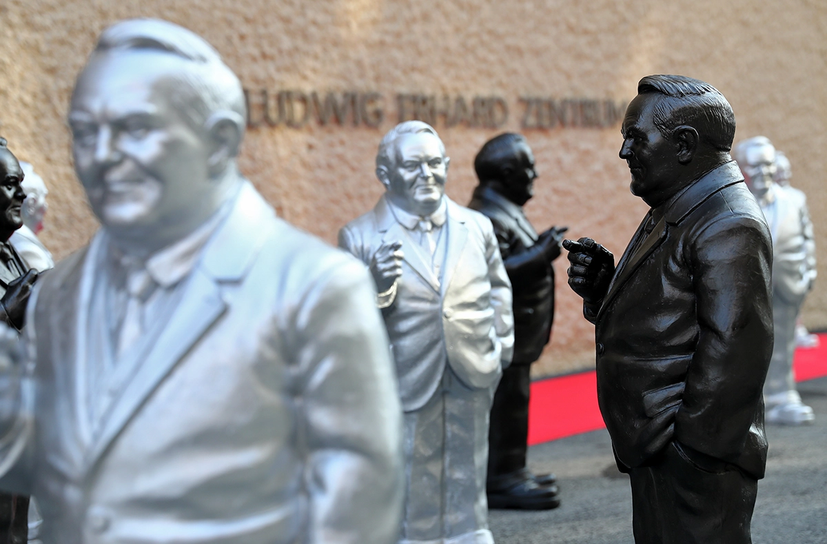 Erhard Statuen in Fürth | picture alliance / Daniel Karmann/dpa | Daniel Karmann