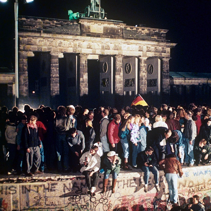 Celebrations marking the fall of the Berlin Wall in Berlin, 1989. Picture-Alliance / Lehtikuva Oy | Lehtikuva Oy